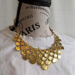 Gold-colored Genko leaf necklace